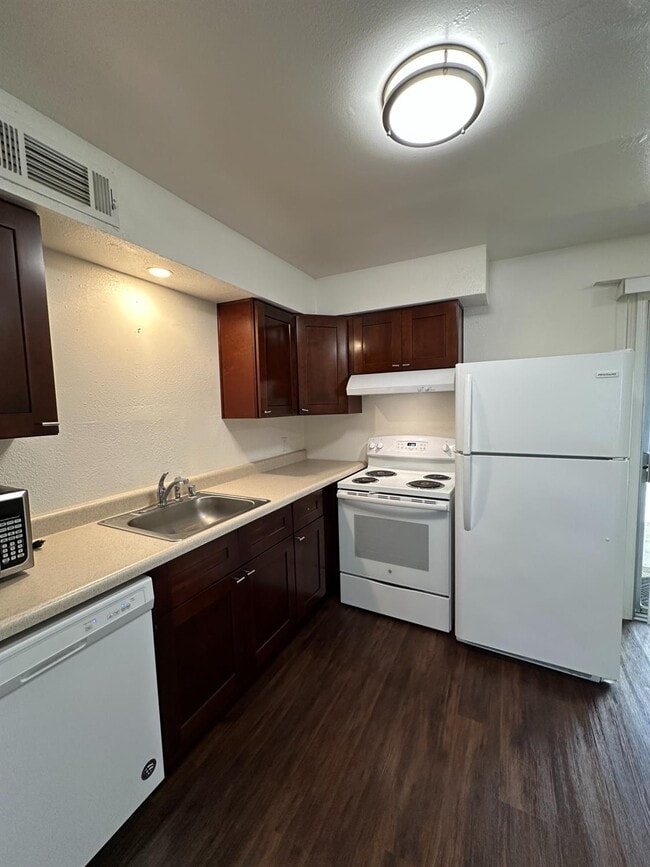 Building Photo - 1409 W Fairmont Ave