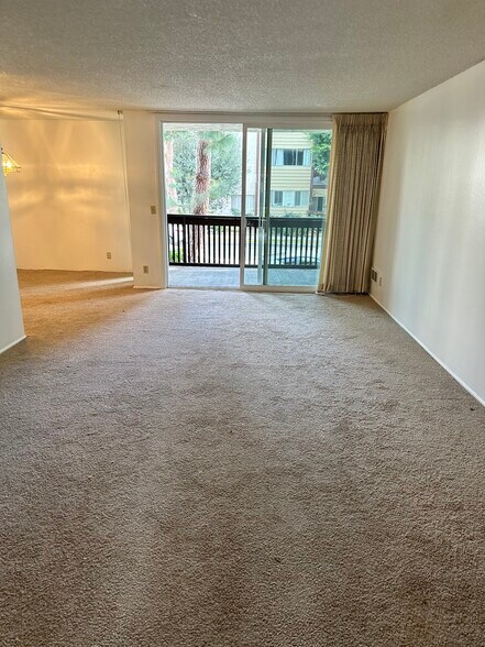 Building Photo - 5650 Sumner Way