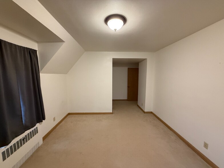 Building Photo - 523 St Clair Ave