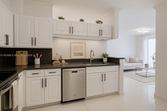 Building Photo - 17150 N Bay Rd