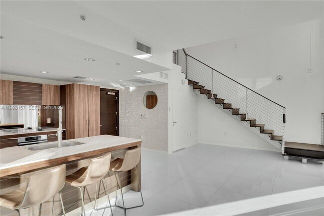 Building Photo - 200 Biscayne Blvd Way