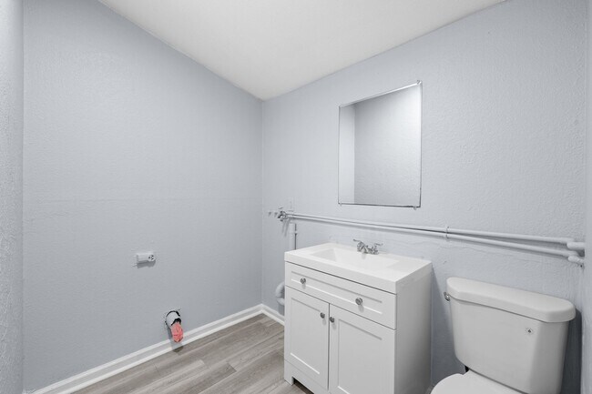 Building Photo - Large 4 bed/1.5 bath House & Section 8 Accepted , Drive by & Apply for just $25** Move in by Dece...