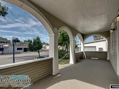 Building Photo - 1112 E 2nd St