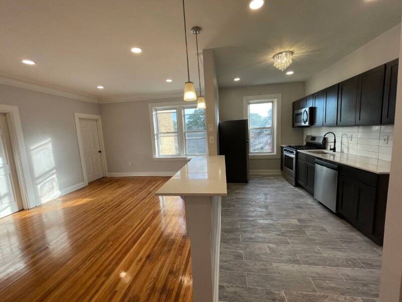 Building Photo - 610 Salem Ave