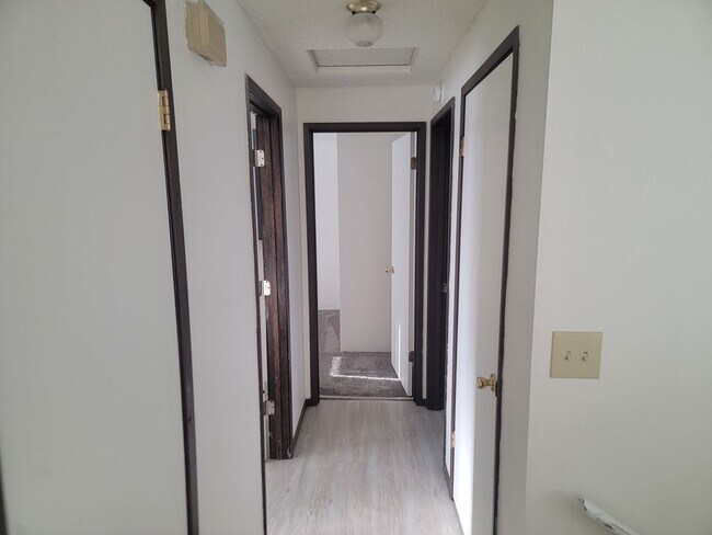 Building Photo - 10512 E Augusta Ave