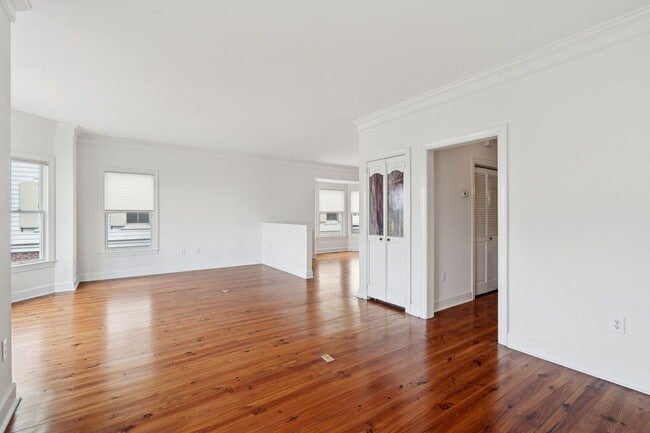 Building Photo - Downtown Charleston Waterfront Townhouse