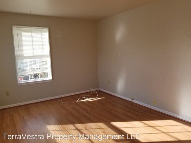 Building Photo - 3 br, 1.5 bath House - 4008 Tall Pines