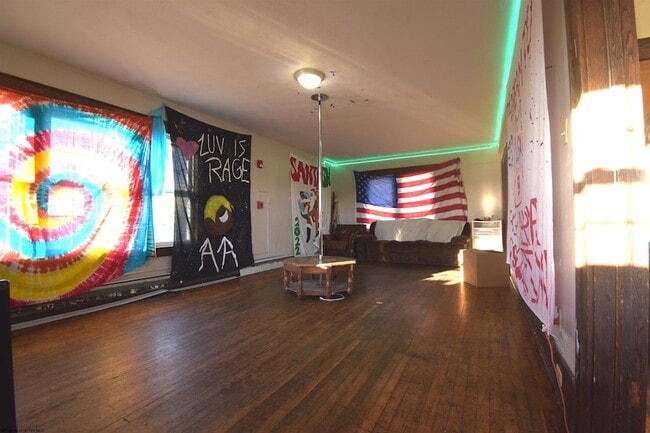 Building Photo - 678 Spruce St