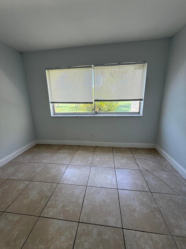 Building Photo - 9640 Oakburst Ln