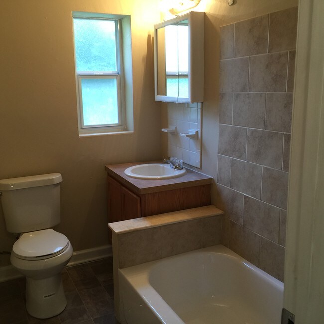 Building Photo - 5160 Columbus Ave