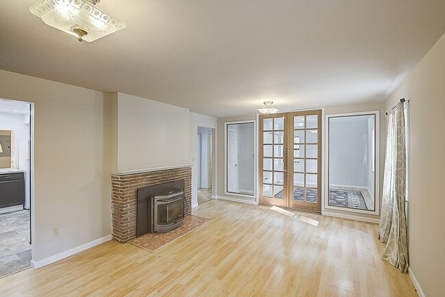 Building Photo - 4 bed/ 2 bath house on 145th St!