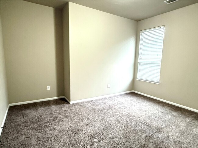 Building Photo - 21907 Cascade Hollow Ln