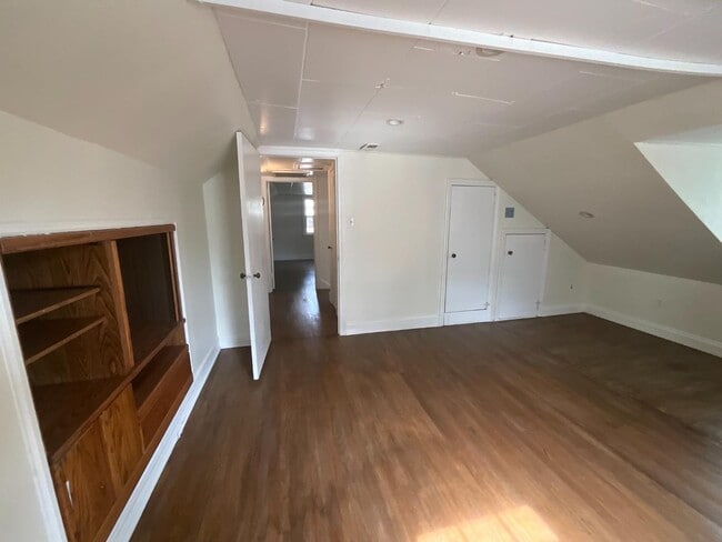 Building Photo - 1203 W Friendly Ave
