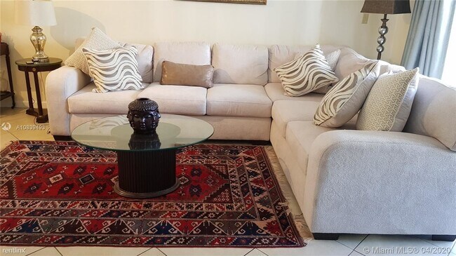 Building Photo - 1 br, 1 bath  - 2990 NE 16th Ave