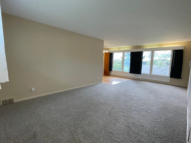 Building Photo - ~APPLICATIONS PENDING~ 2 Bedroom, 1 Bath H...