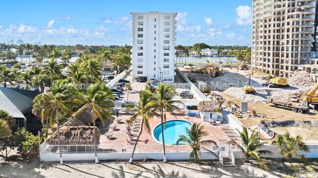 Building Photo - 5313 Collins Ave