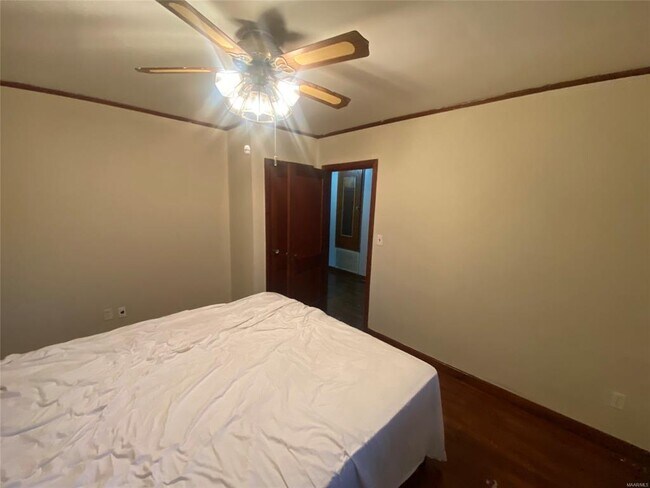 Building Photo - 2076 Midway St