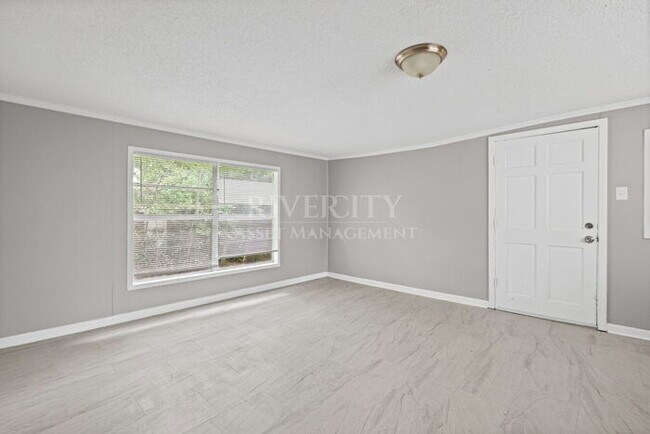 Building Photo - READY FOR MOVE IN, SECTION 8 WELCOMED!!!!!