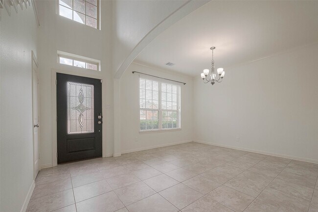 Building Photo - 2261 Oak Cir Dr N