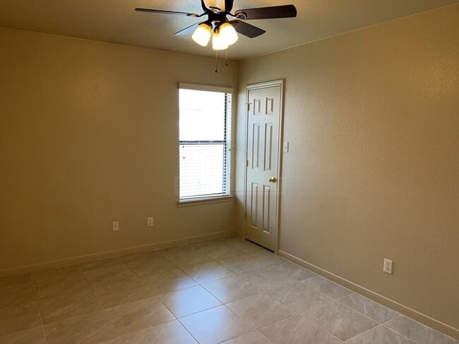 Building Photo - 1503 Nicholas Cir