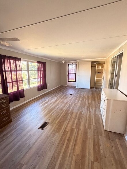 Building Photo - 2313 SE 30th St