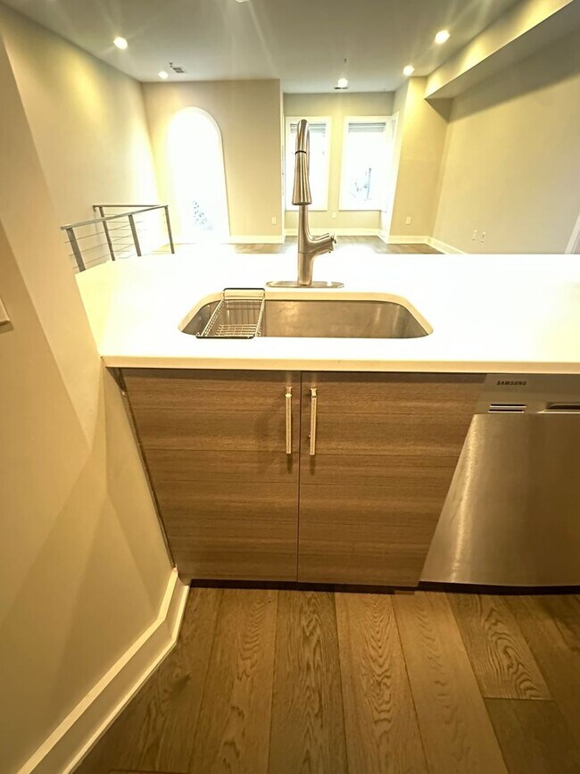 Building Photo - Modern 2 Bedroom, 2 Bathroom Penthouse with Parking in Historic LeDroit Park