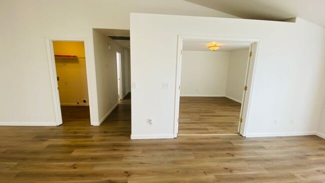 Building Photo - Gorgeous Remodeled Spacious 4 bedroom