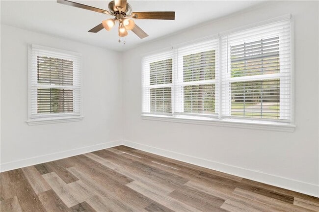 Building Photo - 331 Azalea Cir W