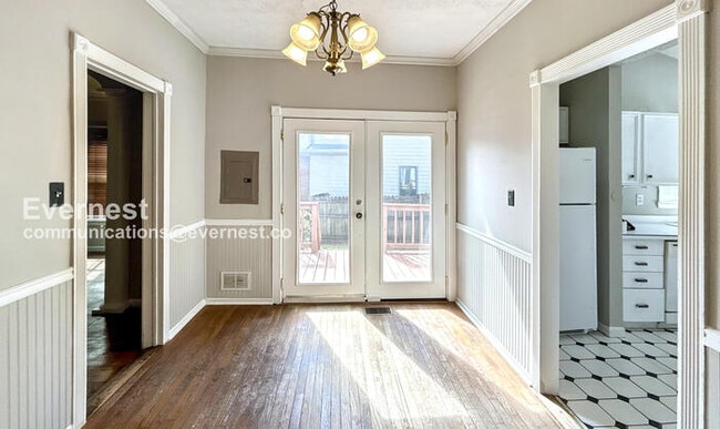 Building Photo - 2-Bedroom Home with Fenced Yard / Pet-Frie...