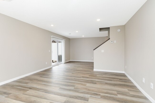 Building Photo - Like New, for RENT 3bd 3ba 2 car attached garage END UNIT available June 01