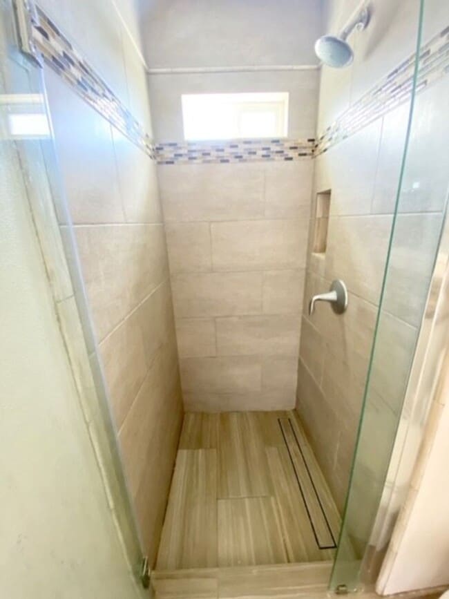 Building Photo - 3 Bedroom 2 Bath with View! (USD / Linda V...