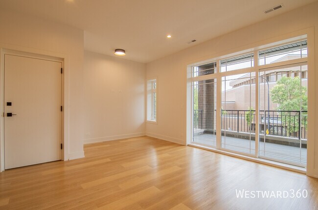 Building Photo - 2046 W Washington Blvd