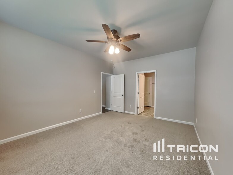 Building Photo - 4074 Beach Wy