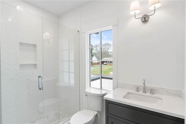 Building Photo - 312 Meadow Dr