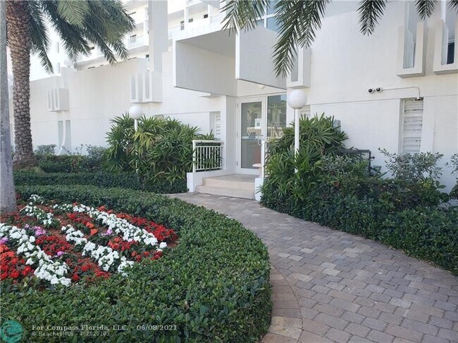 Building Photo - 511 Bayshore Dr