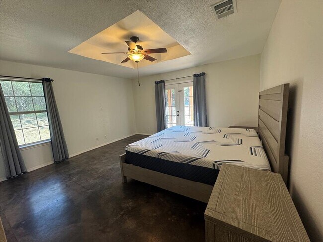 Building Photo - 1045 Hidden Hills Dr