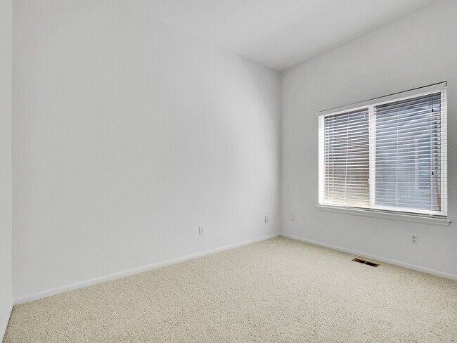 Building Photo - 732 Calgary Way