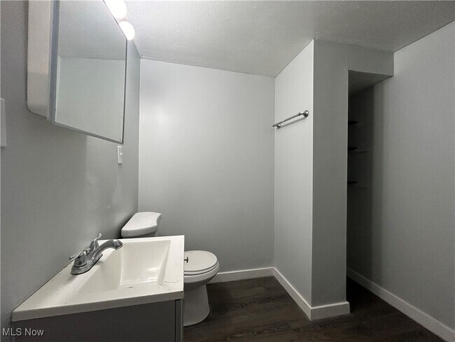 Building Photo - 3233 W 94th St