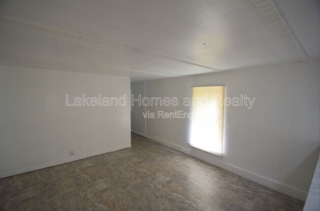 Building Photo - 3306 Peachtree Hill Rd