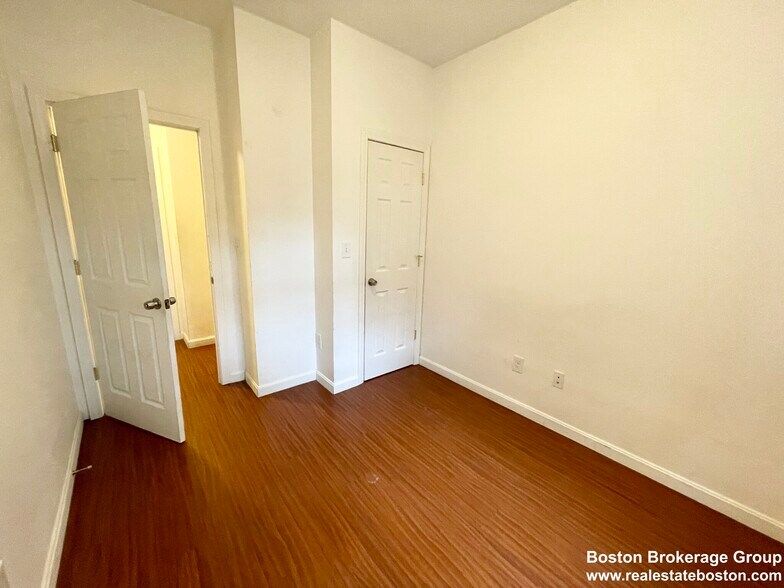 Building Photo - 93A Hillside St