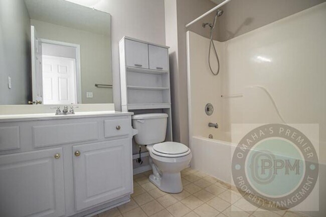 Building Photo - 3 Bedroom / 2 Bathroom House | Millard