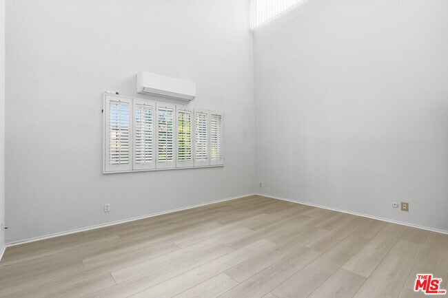 Building Photo - 4345 Canoga Ave