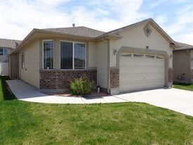 Building Photo - 738 Skipton Dr W