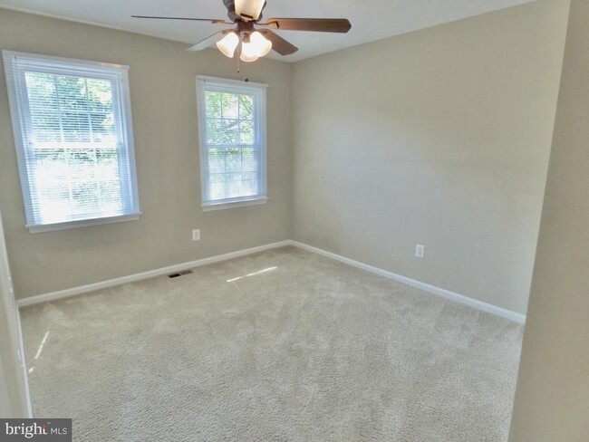 Building Photo - 10127 Ebenshire Ct
