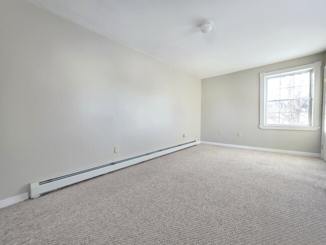 Building Photo - 208 Grove St