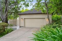 Building Photo - Elegant Los Altos Townhouse Near Redwood Grove & Shoup Park