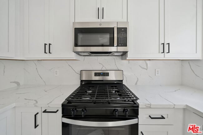 Building Photo - 1027 N Gardner St