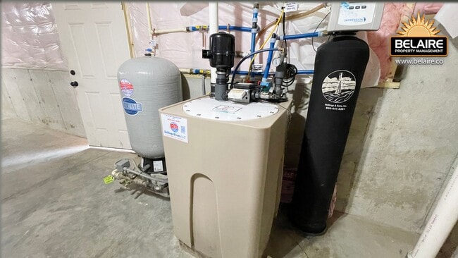 Building Photo - Cozy Country Living