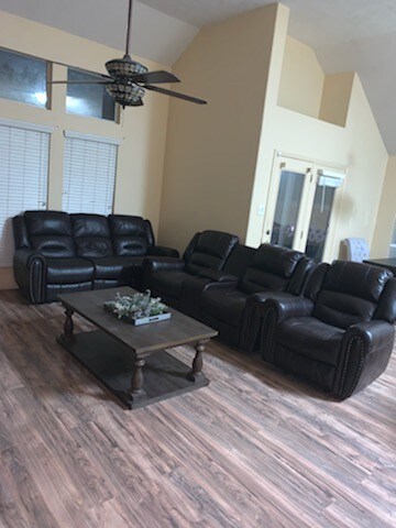 Building Photo - 21003 Claremore Ct