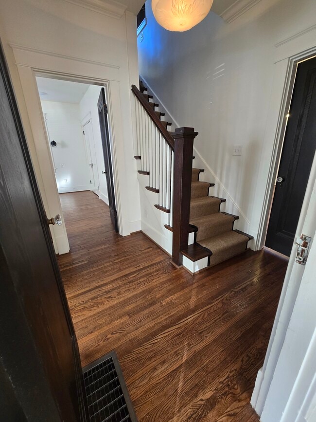 Building Photo - 1514 Sweetbriar Ave